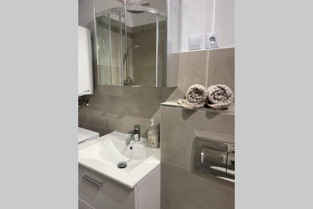 Modern Studio Apartment At Park&Stadium Near City Center 卡托维兹 外观 照片